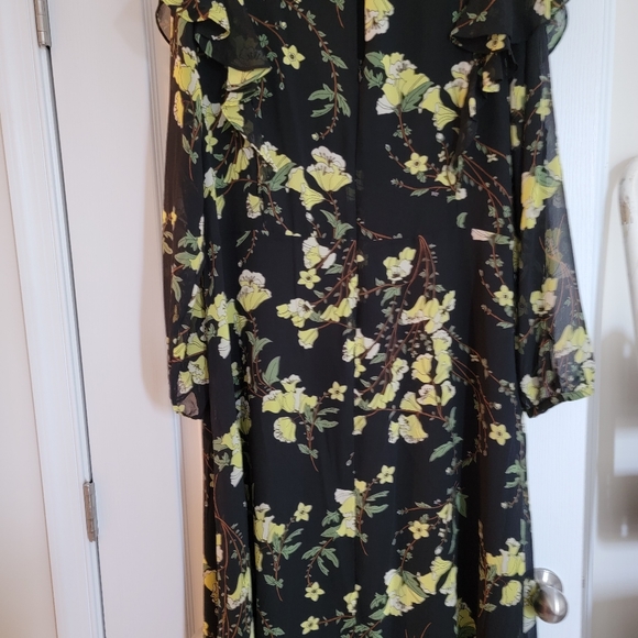 Black and yellow floral dress. NWT! - Picture 5 of 7